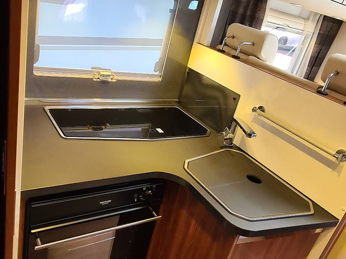 Adria Coral S 690 SL Enkelsäng, Superfint skick, bild 10 av 17