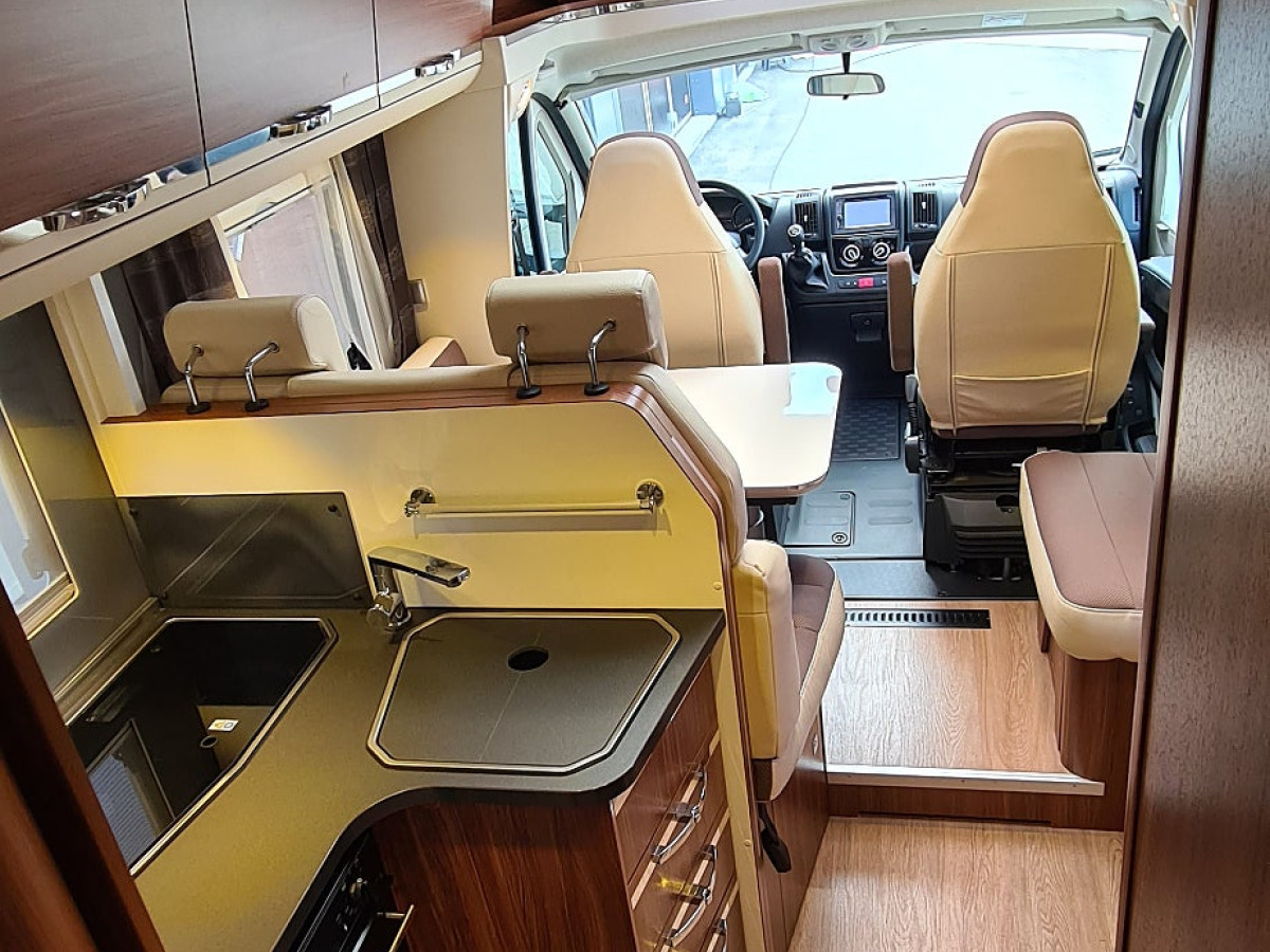 Adria Coral S 690 SL Enkelsäng, Superfint skick, bild 11 av 17