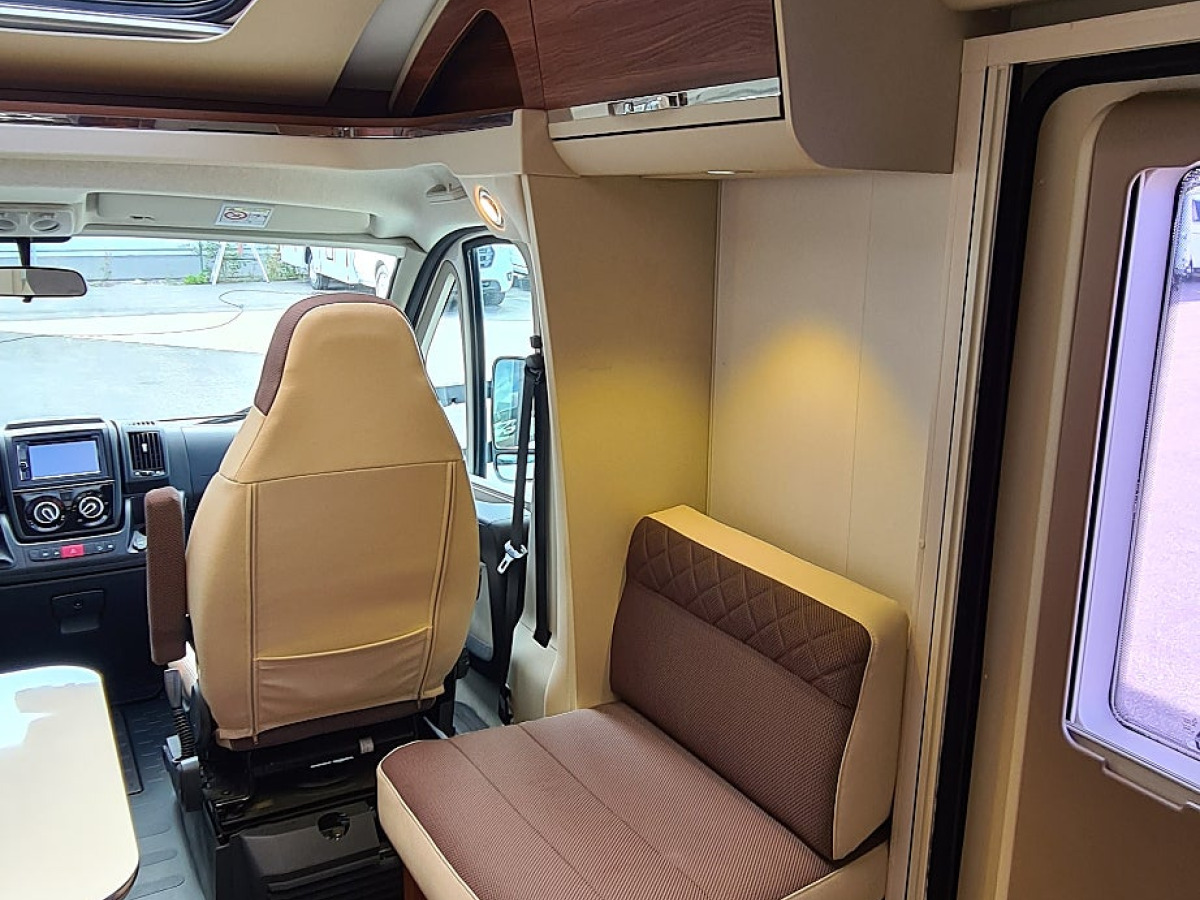 Adria Coral S 690 SL Enkelsäng, Superfint skick, bild 16 av 17