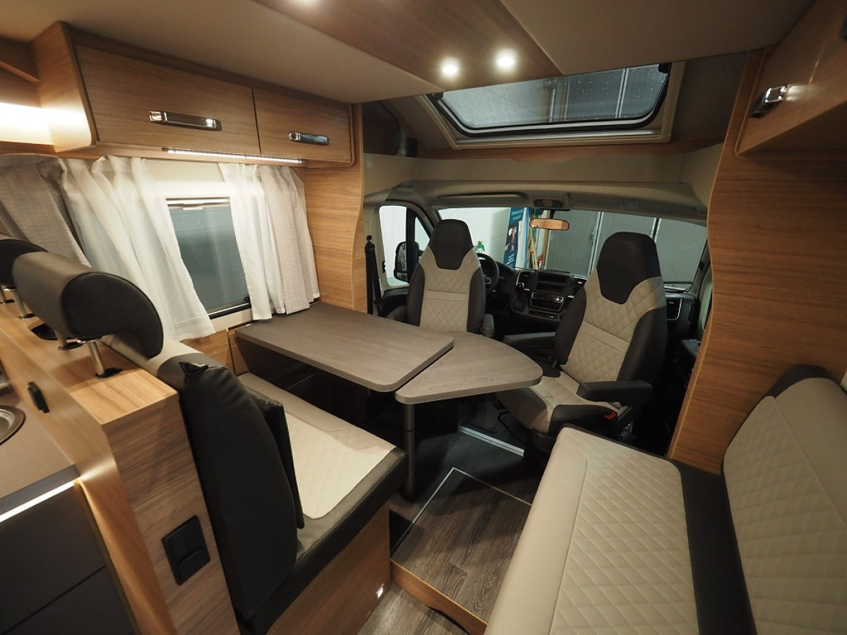 Weinsberg CaraSuite 650 MF Mässerbjudande I AUT 3500kg Loungepaket, bild 8 av 21