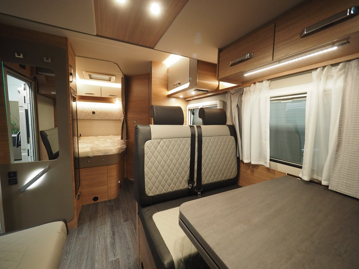 Weinsberg CaraSuite 650 MF Mässerbjudande I AUT 3500kg Loungepaket, bild 9 av 21