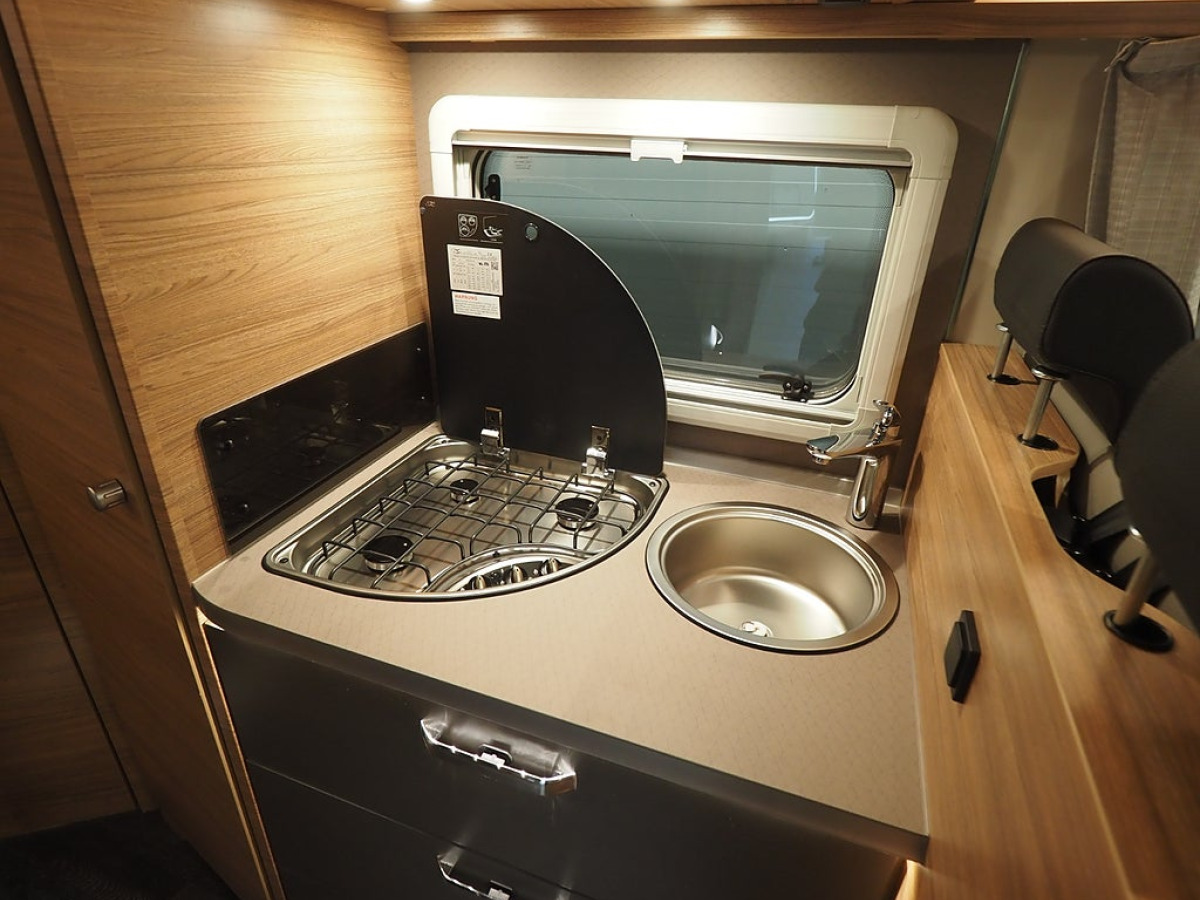 Weinsberg CaraSuite 650 MF Mässerbjudande I AUT 3500kg Loungepaket, bild 13 av 21