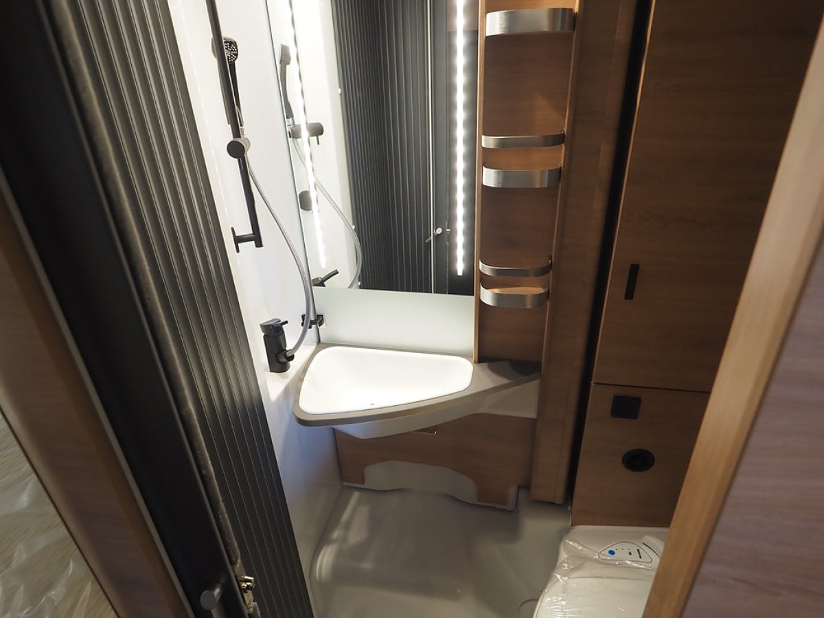 Knaus Lve Ti 650 MEG Black Selection Mässerbjudande I Låga Långbäddar, bild 9 av 28