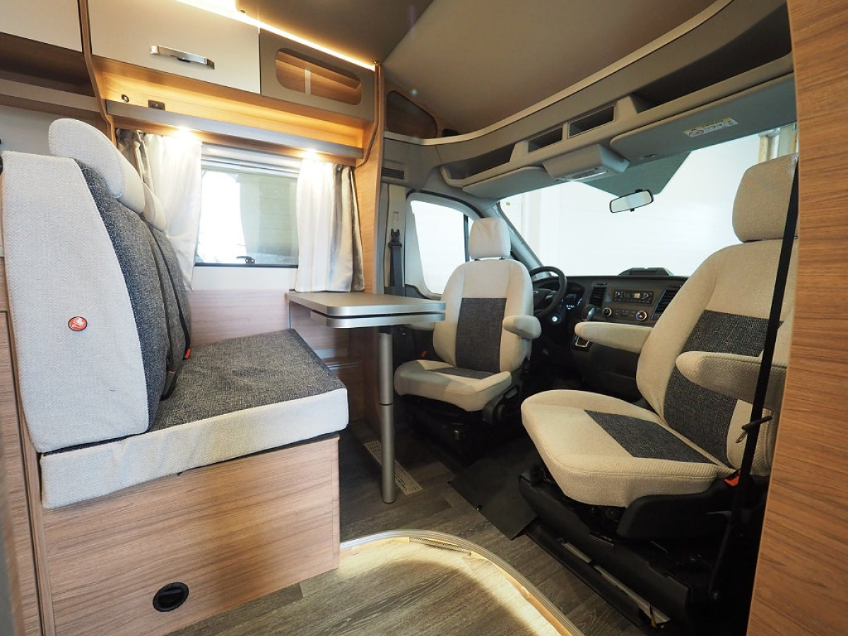 Weinsberg CaraLoft 550 MF Mässerbjudande I 6m I AUT I 155hk I 3500kg, bild 4 av 12
