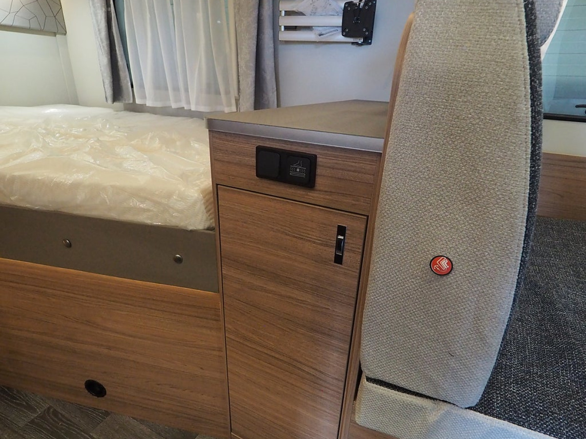 Weinsberg CaraLoft 550 MF Mässerbjudande I 6m I AUT I 155hk I 3500kg, bild 9 av 12