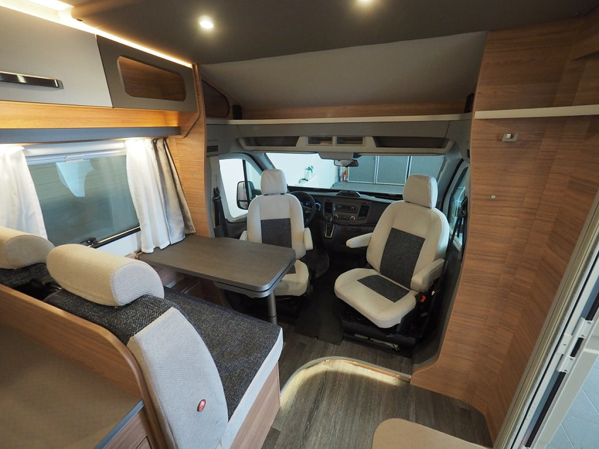 Weinsberg CaraLoft 550 MF Mässerbjudande I 6m I AUT I 155hk I 3500kg, bild 11 av 12