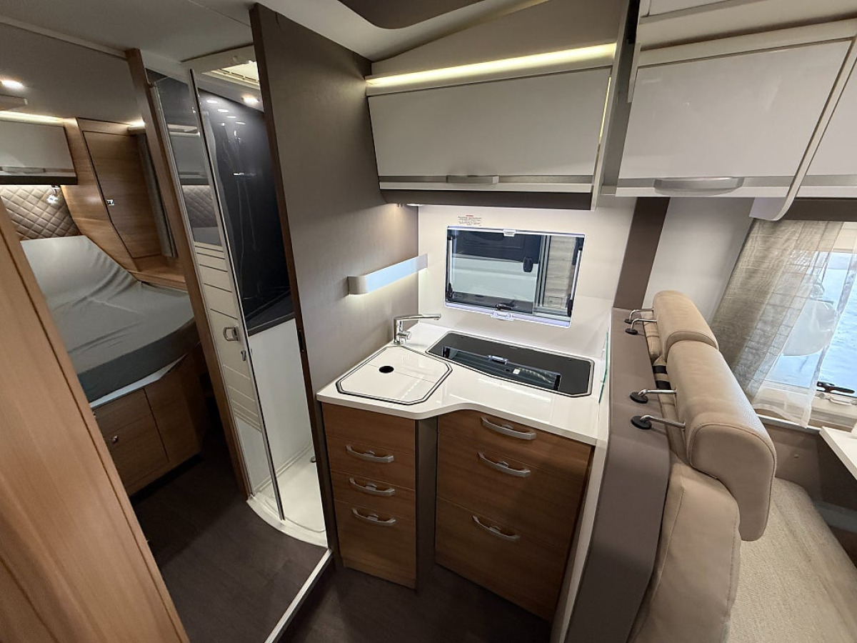 Adria Matrix Plus 670 SC *ALDE*Taksäng*Queenbed*, bild 10 av 18