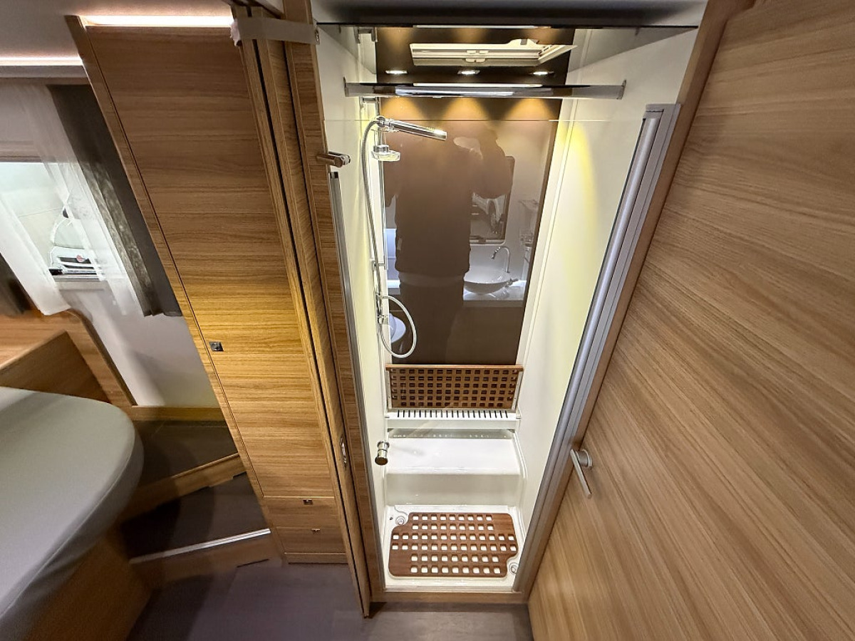 Adria Sonic Supreme 810 SC *AC*Automat*Skinnklädsel*, bild 15 av 19