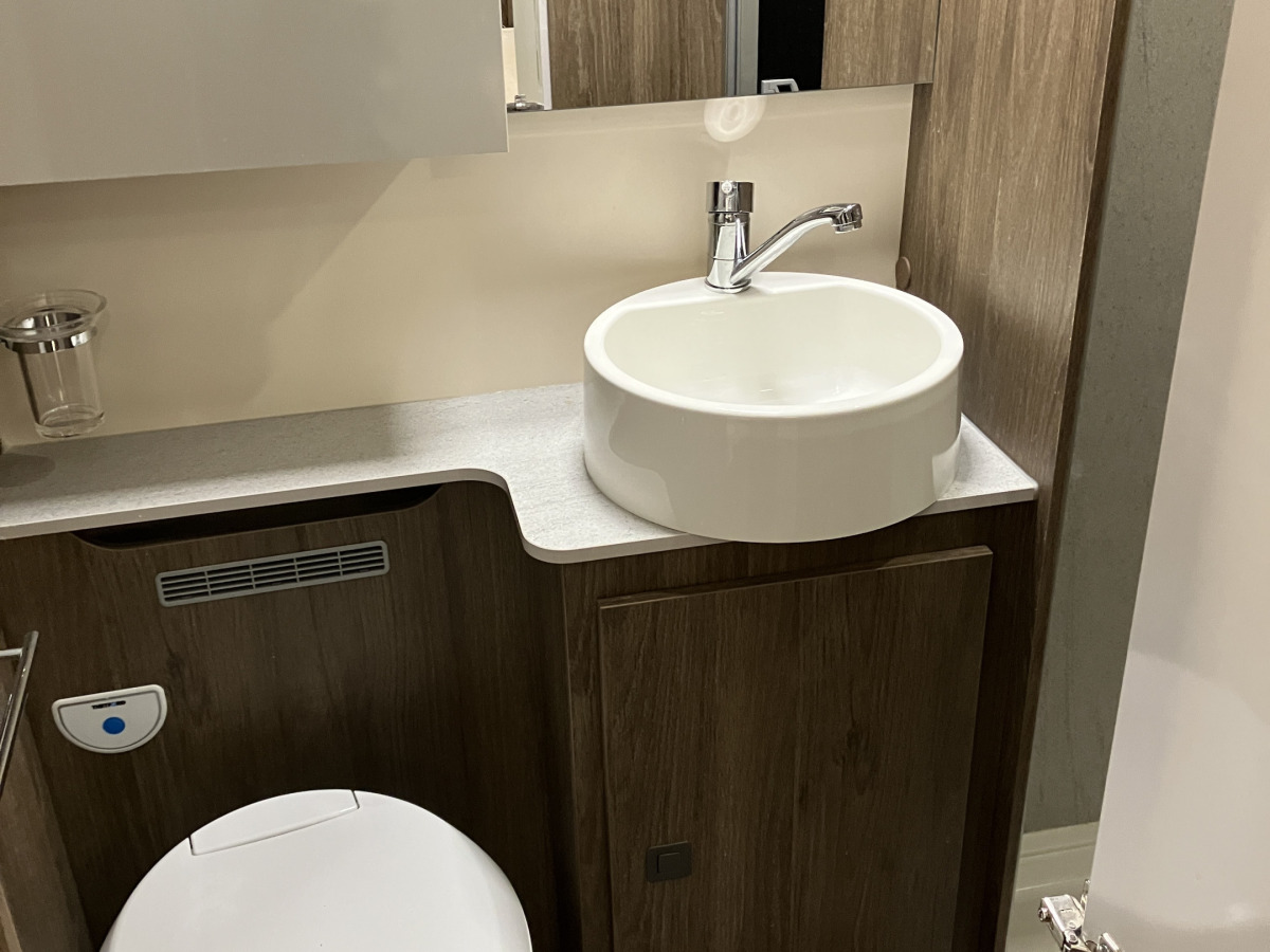 CI MAGIS 82 XT / Alde / Toa bak, bild 12 av 15