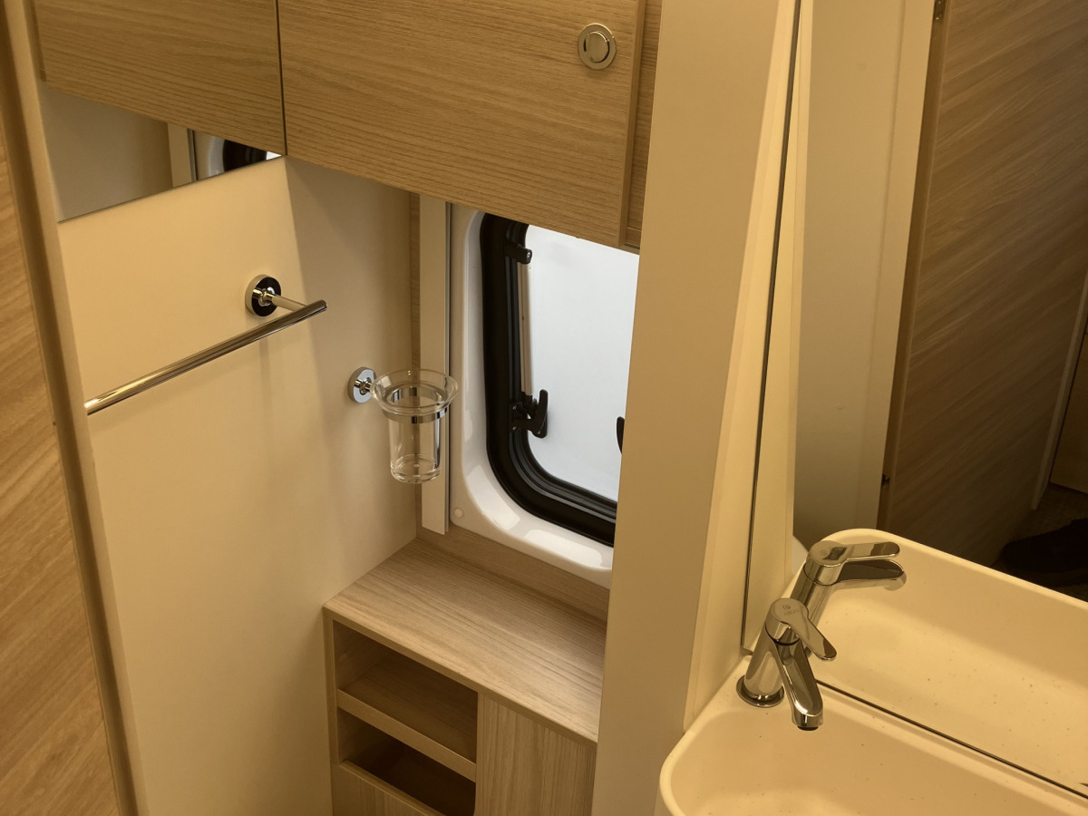 Eura Mobil VAN 635 HB, bild 9 av 11
