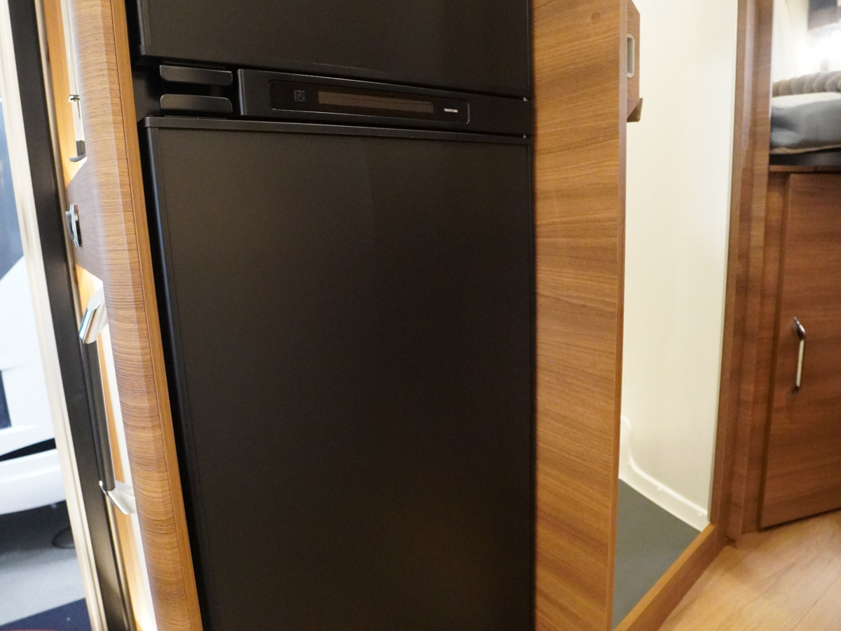 Rapido 666 F 65ans 180hk Automat 4400kg, bild 8 av 23