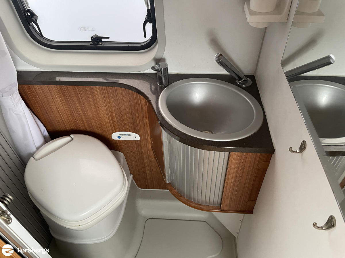 Adria TWIN 600 // Solcell, bild 17 av 23