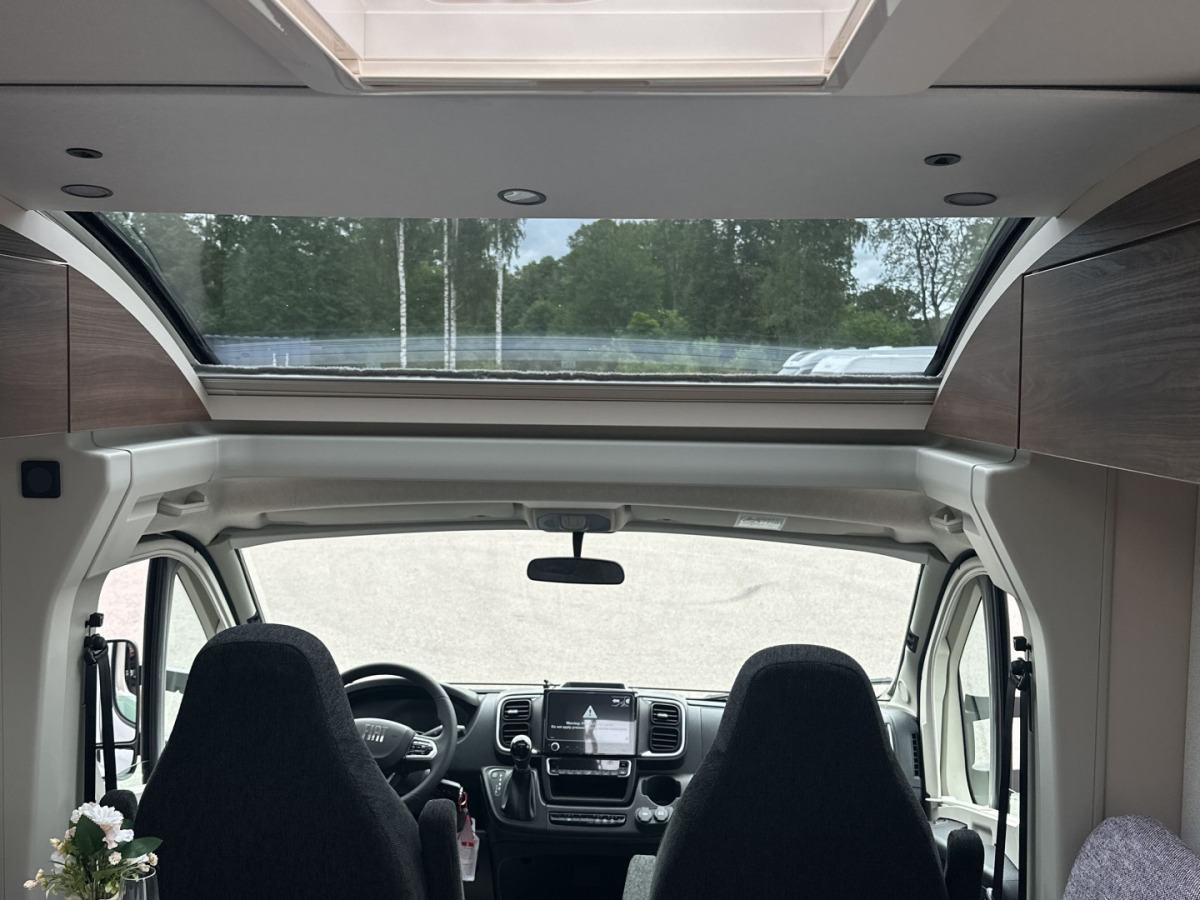 Bürstner Signature / SFT 7.0 höga långbäddar, bild 15 av 22