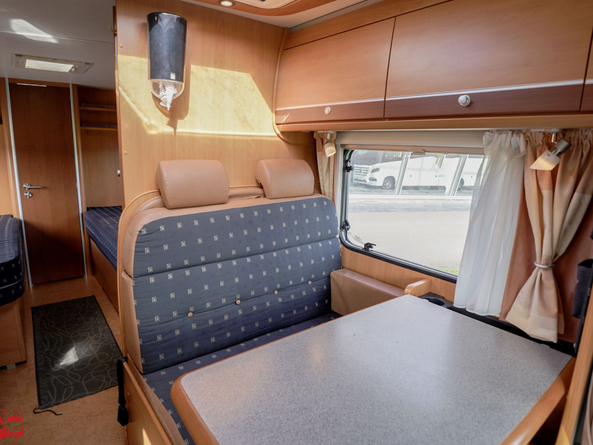 Dethleffs Esprit RT 7014 Låga enkelsängar ALDE, bild 7 av 37