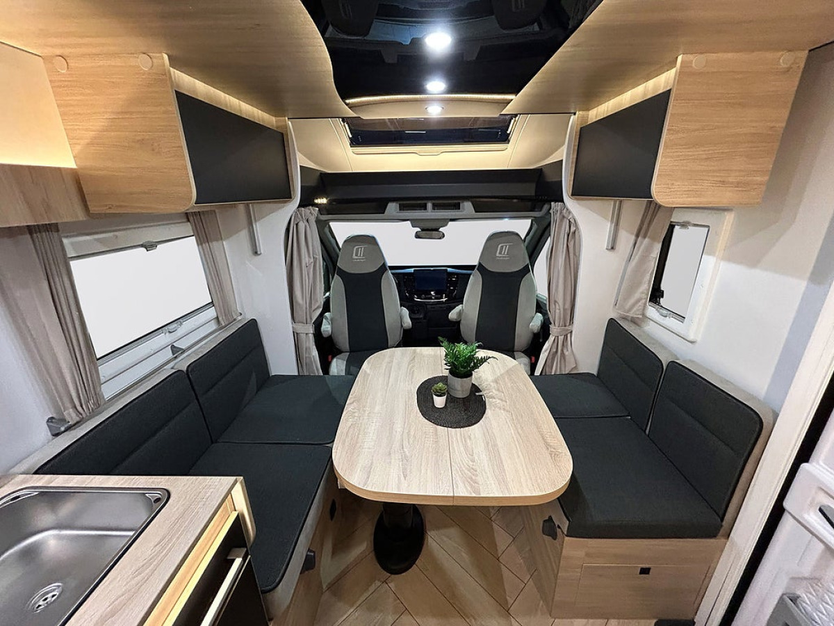 CHALLENGER 317 Graphite Edition 165hk AUTOMAT Långbädd Face-to-Face Adaptiv, bild 5 av 34