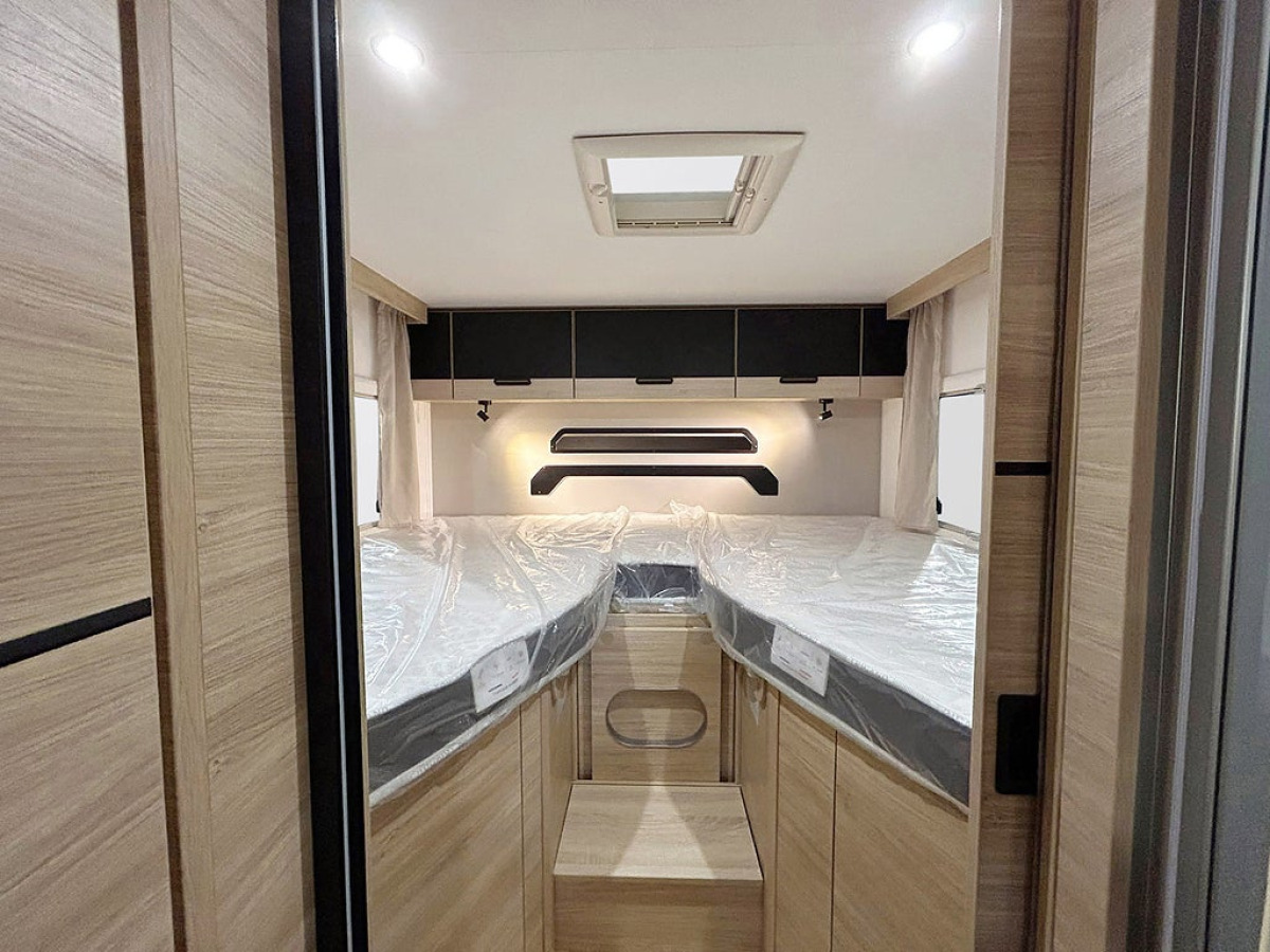 CHALLENGER 317 Graphite Edition 165hk AUTOMAT Långbädd Face-to-Face Adaptiv, bild 14 av 34