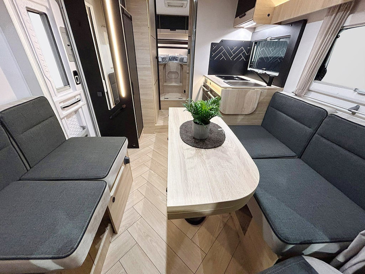 CHALLENGER 317 Graphite Edition 165hk AUTOMAT Långbädd Face-to-Face Adaptiv, bild 16 av 34