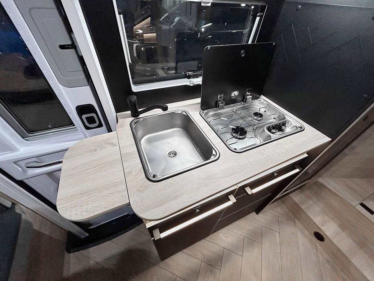 CHALLENGER 287GA Graphite Edition 165hk AUTOMAT Långbäddar 5-Sits DRAGKROK, bild 12 av 32