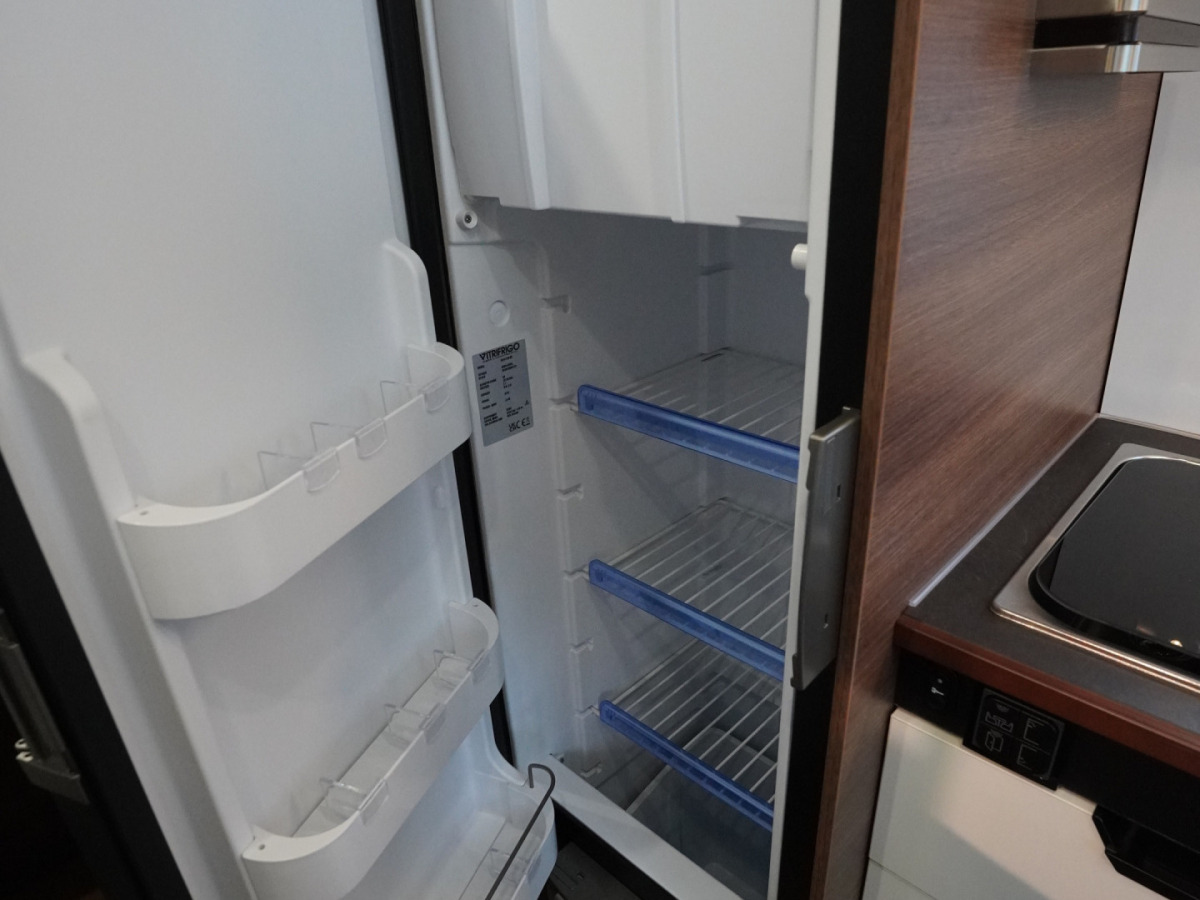 Rapido V64 180hk Automat 4250kg Iron Grey, bild 8 av 19