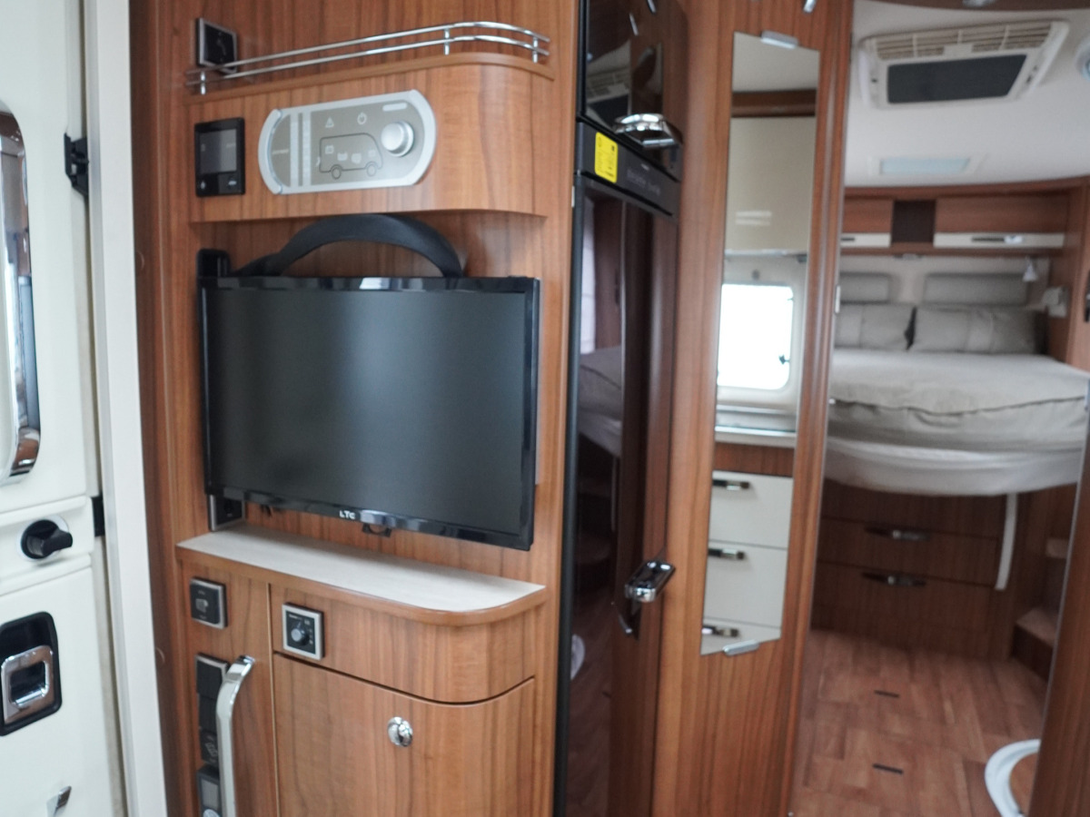 Hymer B 708 PL ED-S Automat 177hk Hydraulben Solcell, bild 6 av 25
