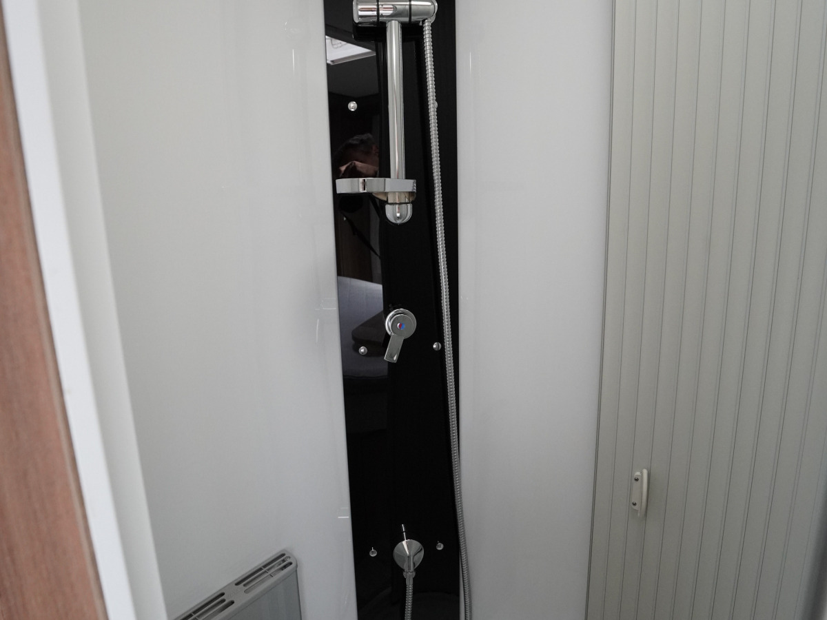 Dethleffs I 7150-2 Esprit Eighty Eight Hydraulben 2xAC, bild 17 av 28