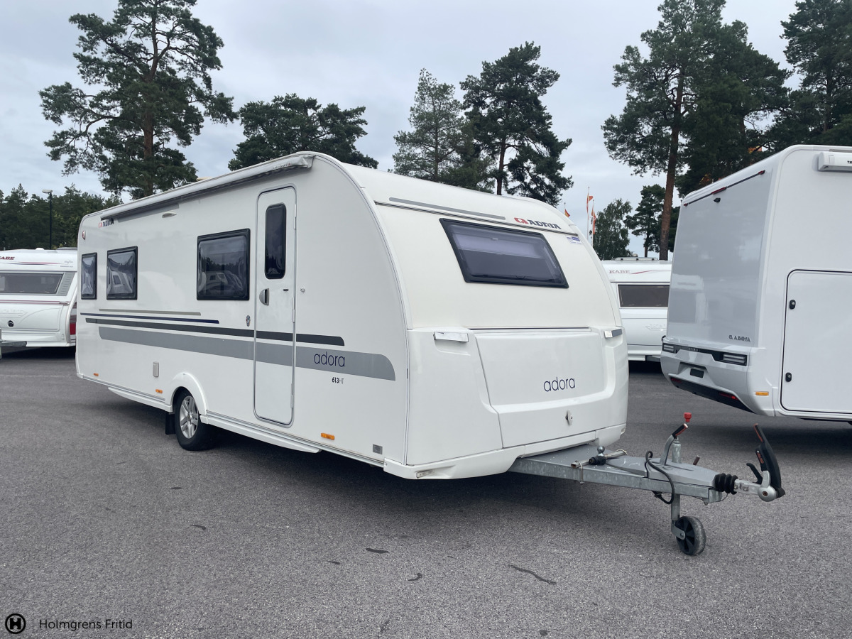 Adria ADORA 613 HT STOR TOALETT I BAK ALDE PÅSMARKIS, bild 1 av 17