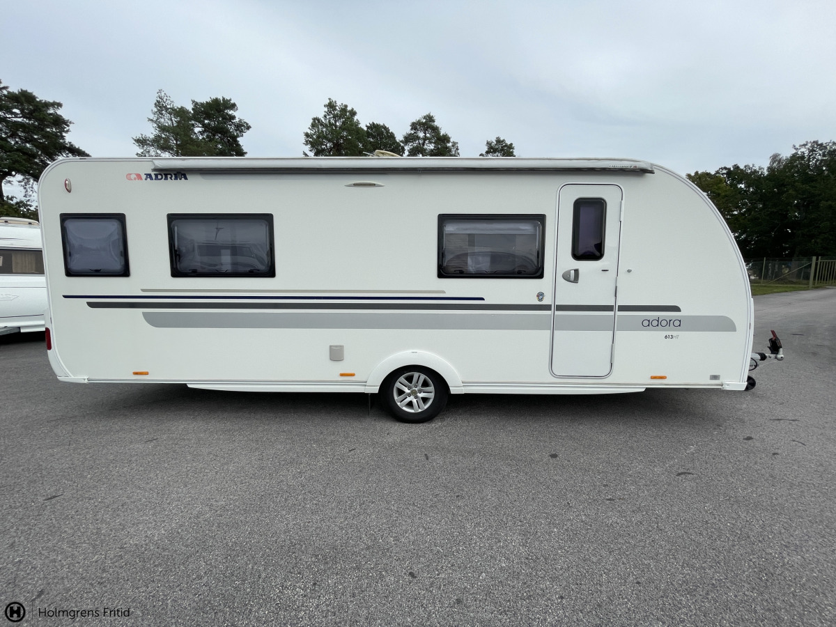 Adria ADORA 613 HT STOR TOALETT I BAK ALDE PÅSMARKIS, bild 2 av 17