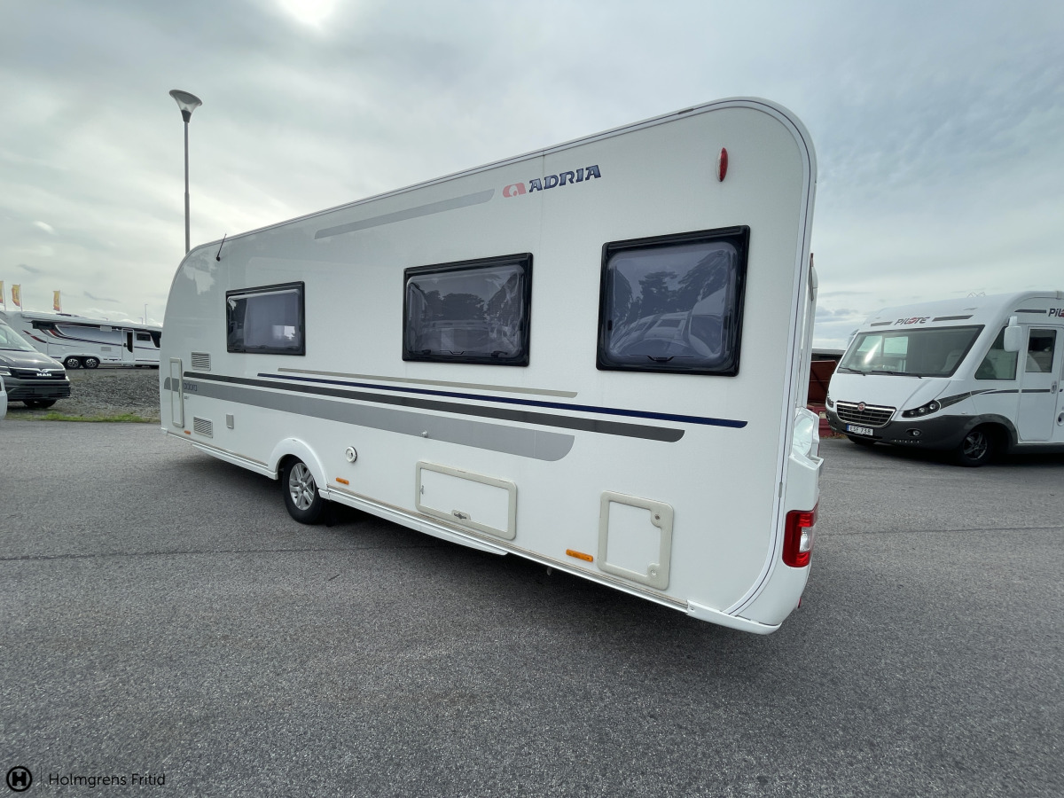 Adria ADORA 613 HT STOR TOALETT I BAK ALDE PÅSMARKIS, bild 4 av 17