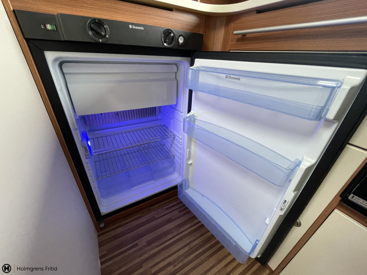Adria ADORA 613 HT STOR TOALETT I BAK ALDE PÅSMARKIS, bild 10 av 17