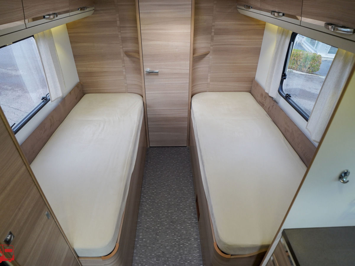 Adria CORAL S 670 SLT Låga enkelsängar, bild 12 av 38