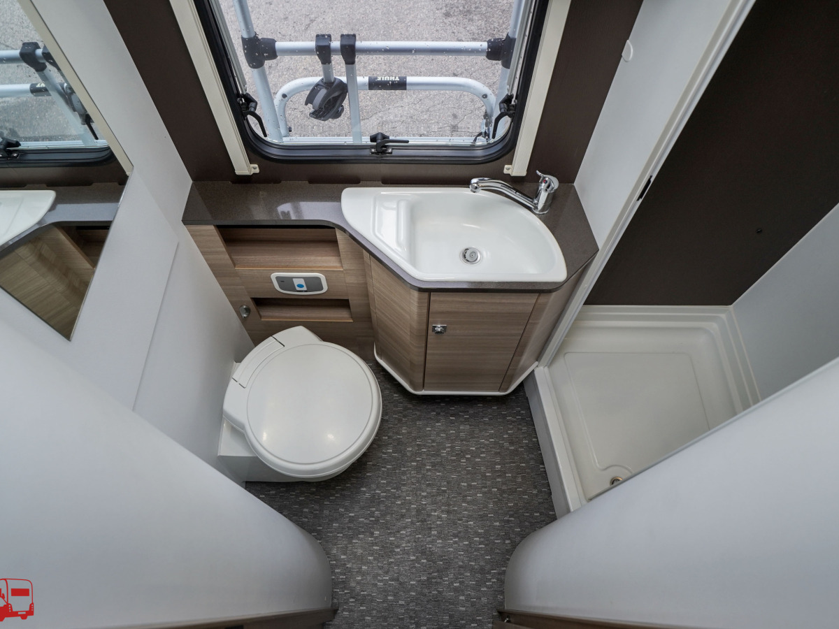 Adria CORAL S 670 SLT Låga enkelsängar, bild 17 av 38