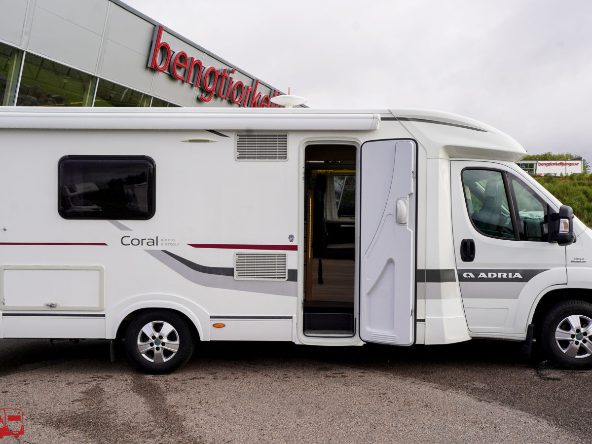 Adria CORAL S 670 SLT Låga enkelsängar, bild 4 av 38