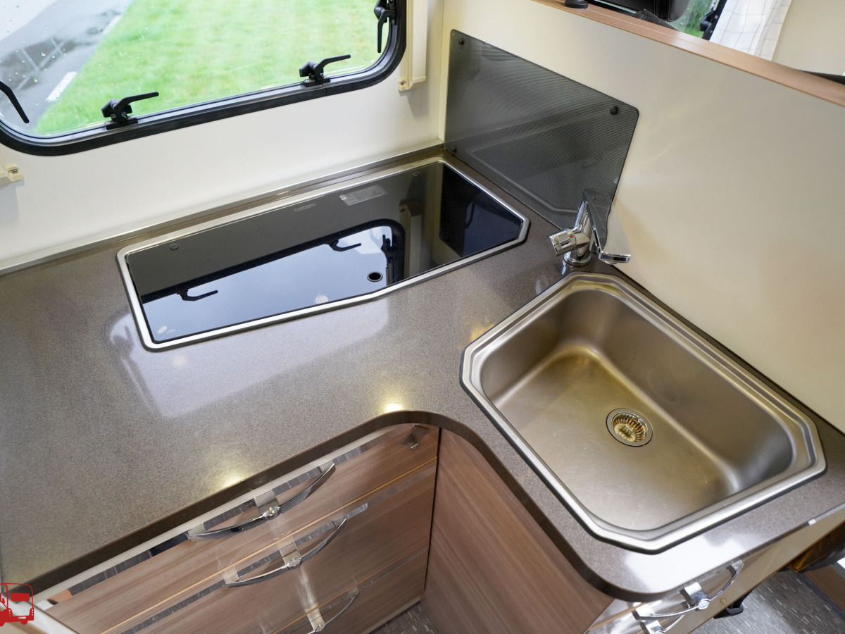 Adria CORAL S 670 SLT Låga enkelsängar, bild 9 av 38