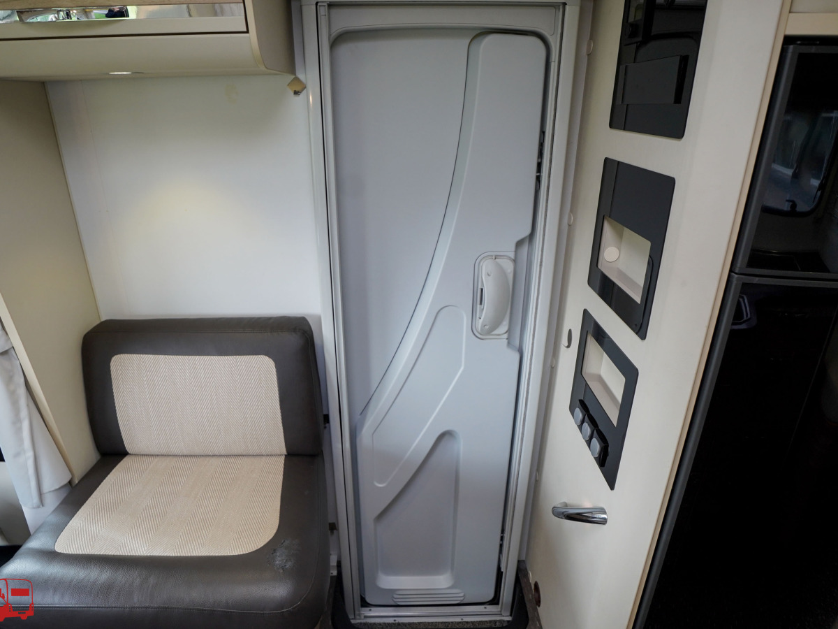 Adria CORAL S 670 SLT Låga enkelsängar, bild 19 av 38