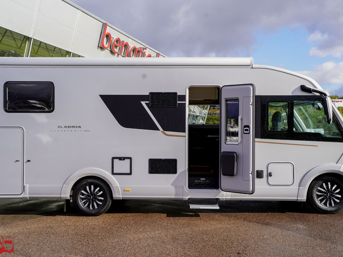 Adria SUPERSONIC 780 SL - MERCEDES, bild 43 av 47