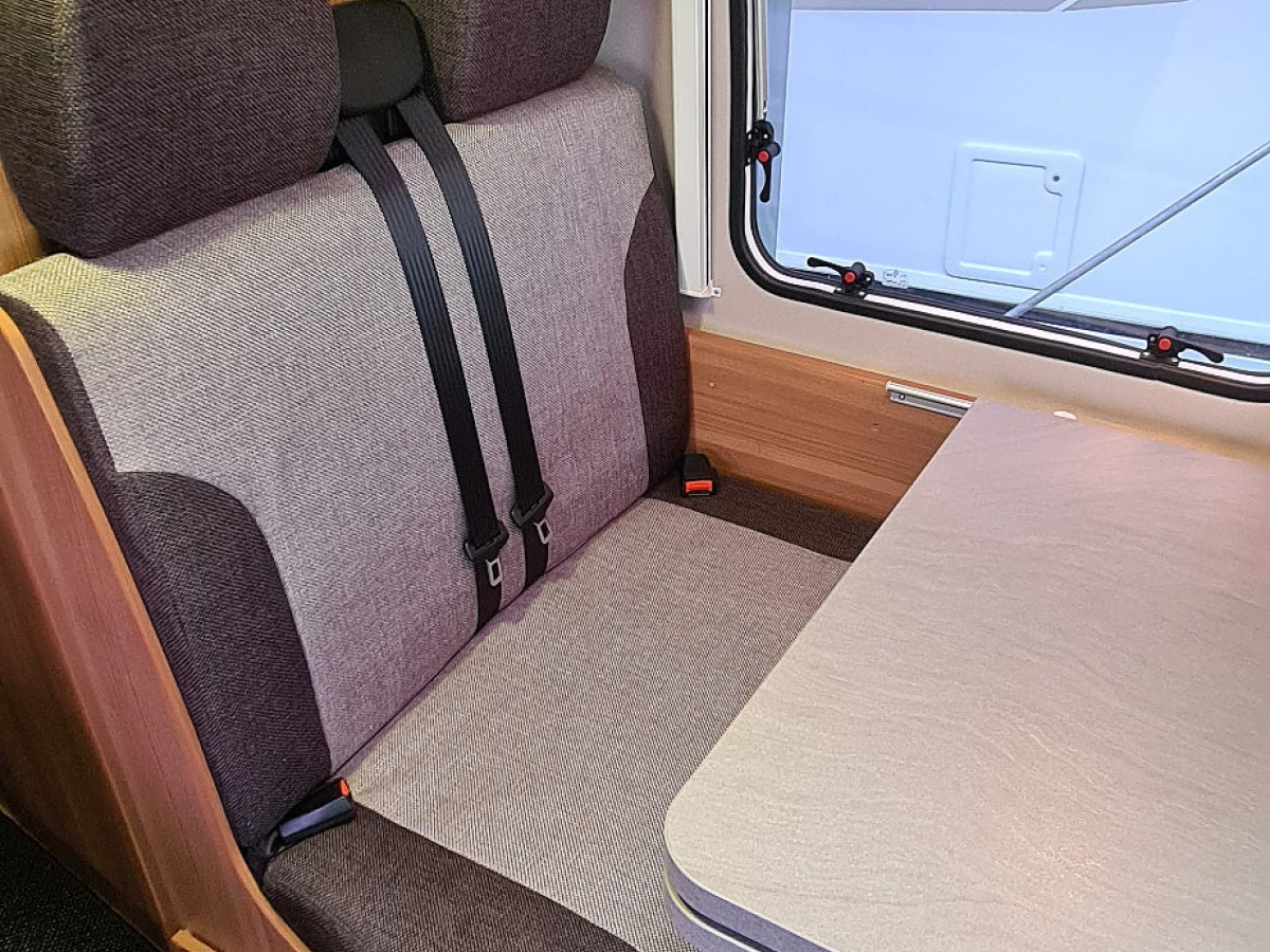 Weinsberg Carabus 600 MQ Dubbelbädd, Solceller, cykelställ, bild 7 av 14