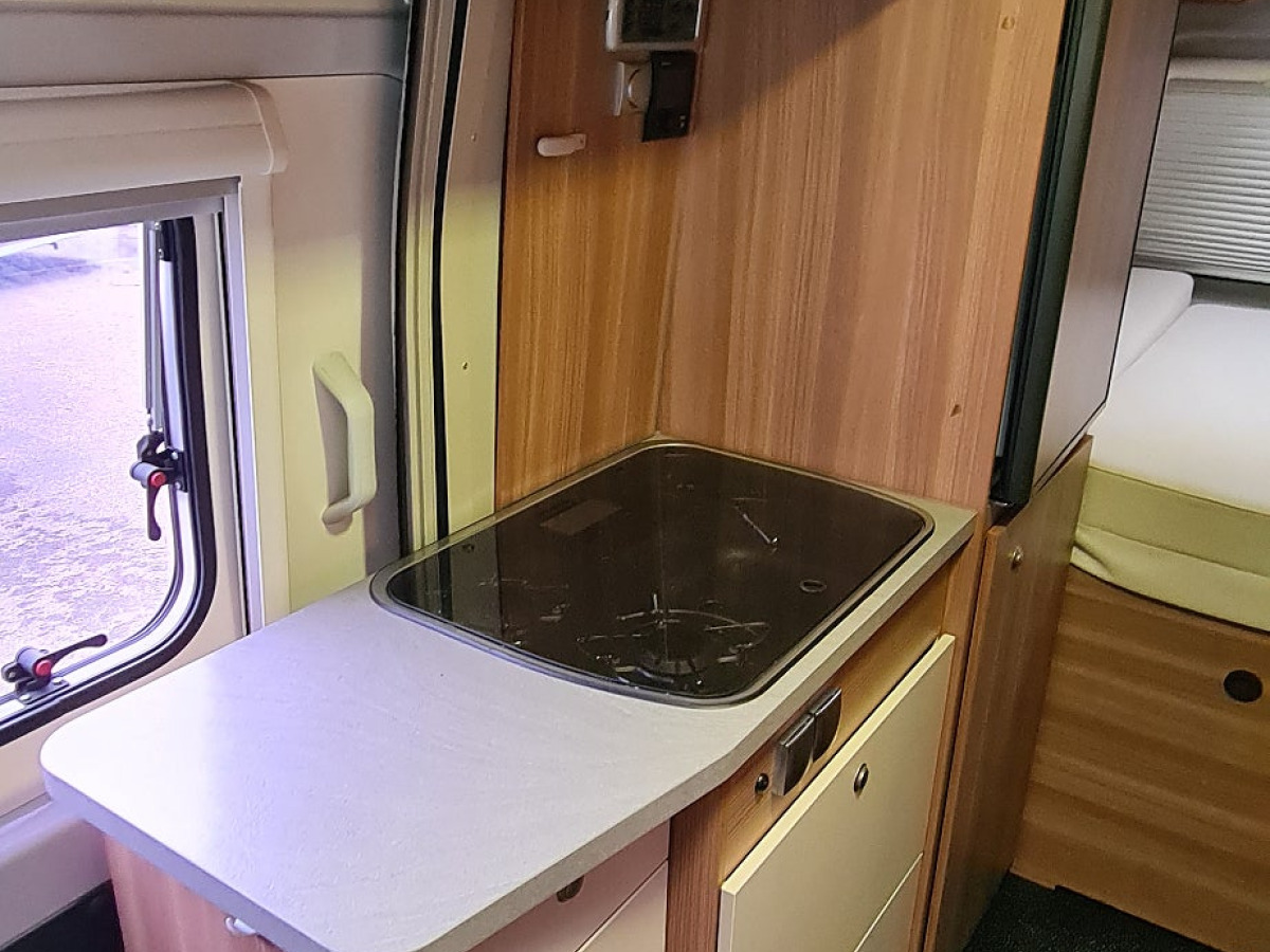 Weinsberg Carabus 600 MQ Dubbelbädd, Solceller, cykelställ, bild 8 av 14