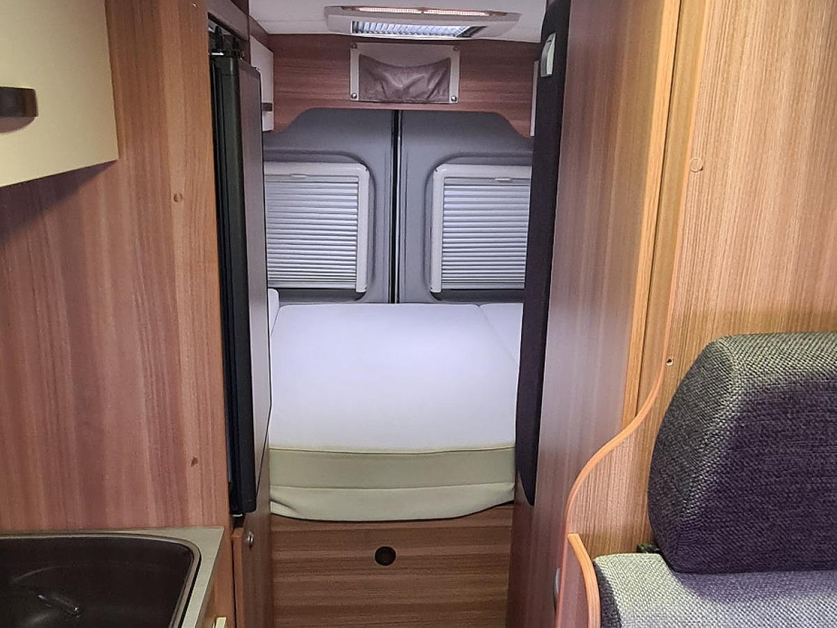 Weinsberg Carabus 600 MQ Dubbelbädd, Solceller, cykelställ, bild 9 av 14
