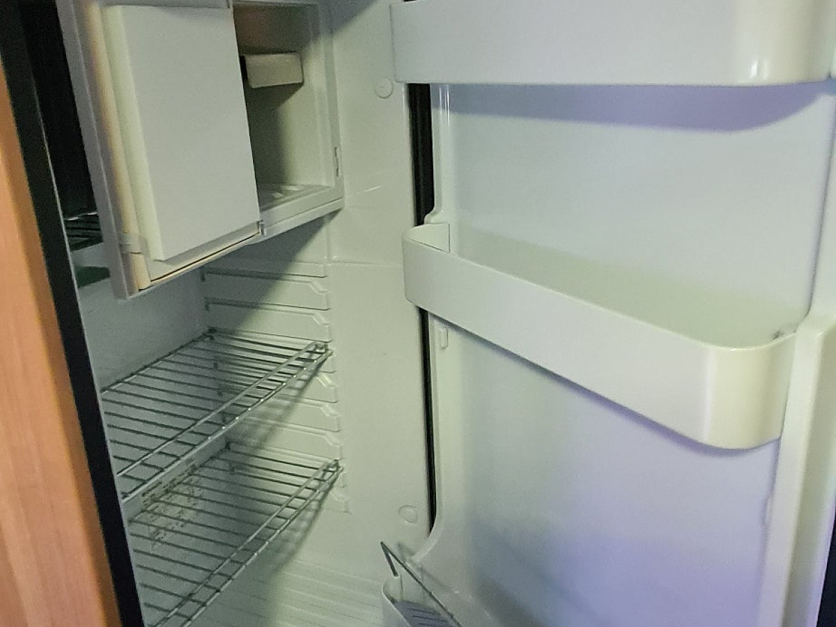 Weinsberg Carabus 600 MQ Dubbelbädd, Solceller, cykelställ, bild 12 av 14