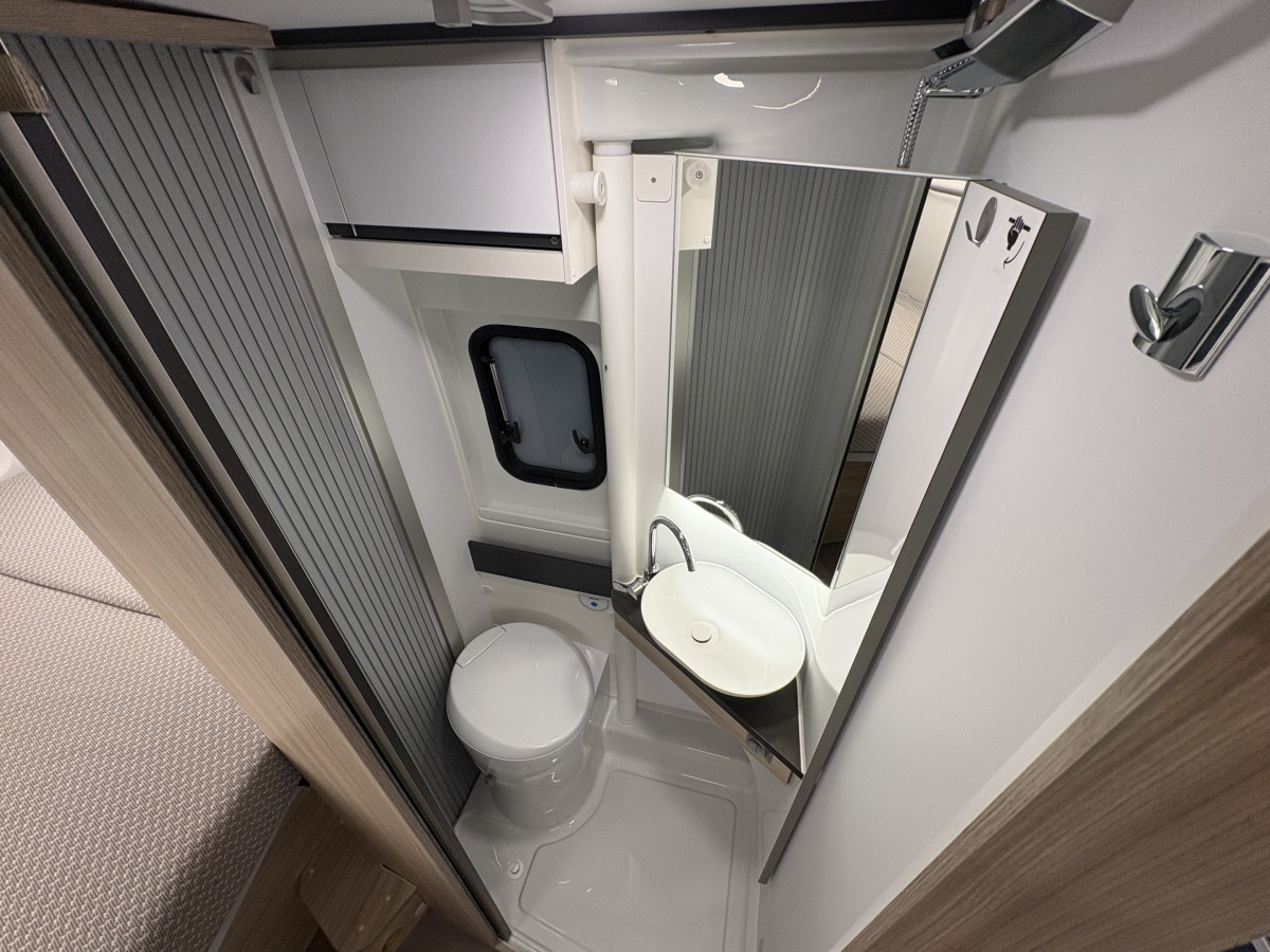 Adria TWIN 600 SPB Plus, bild 17 av 21