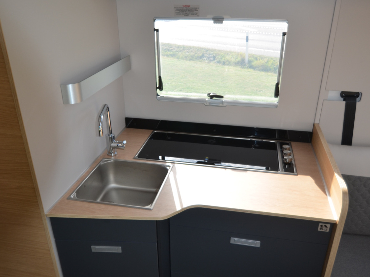 Adria CORAL 670 DL 60Y - Fiat MultiJet3 140HP (103kW) HD 35L, bild 8 av 17