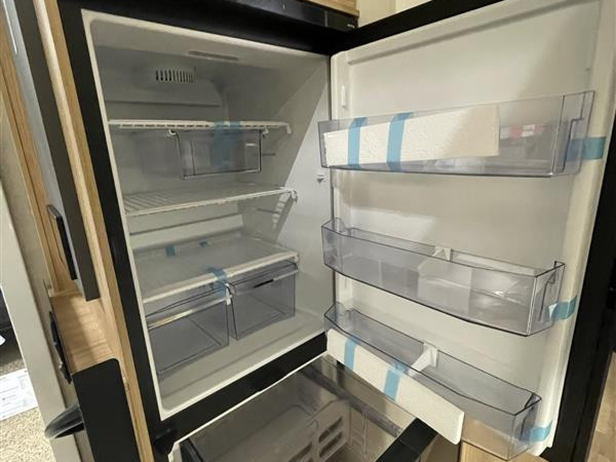 Pilote P740 FGJ EVIDENC // 200W Solcell / 200AH Litiumbatteri / Kompressorkyl, bild 11 av 17