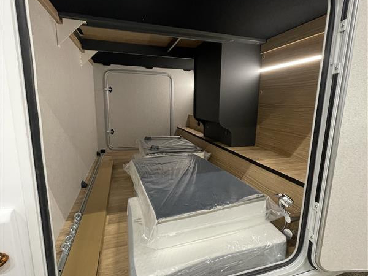 Pilote P740 FGJ EVIDENC // 200W Solcell / 200AH Litiumbatteri / Kompressorkyl, bild 17 av 17