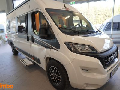 Malibu 640 LE RB first classtwo rooms Solcell Takfläkt