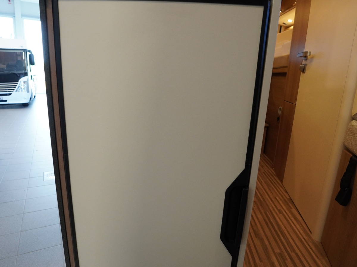 Malibu 640 LE RB first classtwo rooms Solcell Takfläkt, bild 6 av 19
