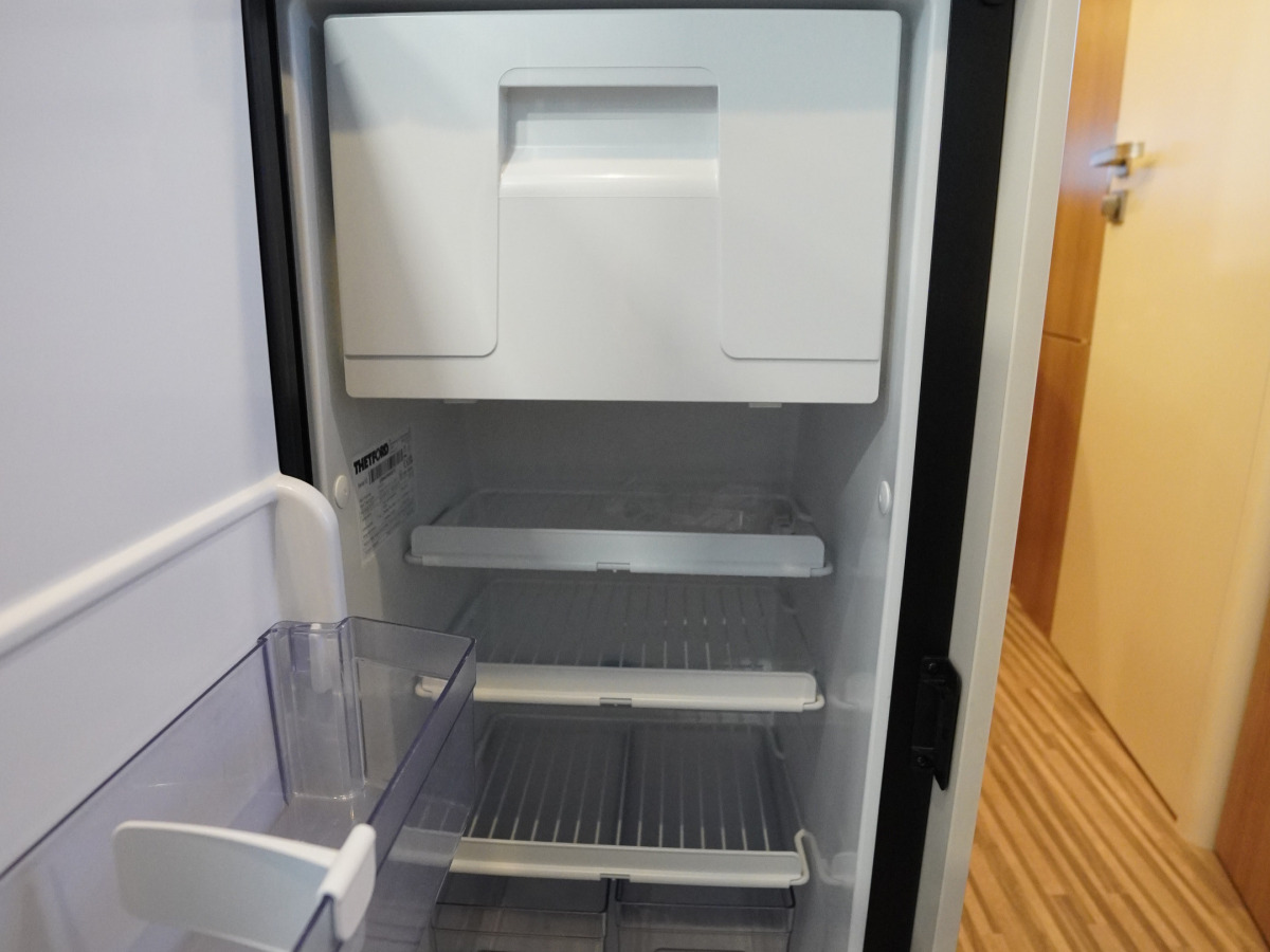 Malibu 640 LE RB first classtwo rooms Solcell Takfläkt, bild 7 av 19