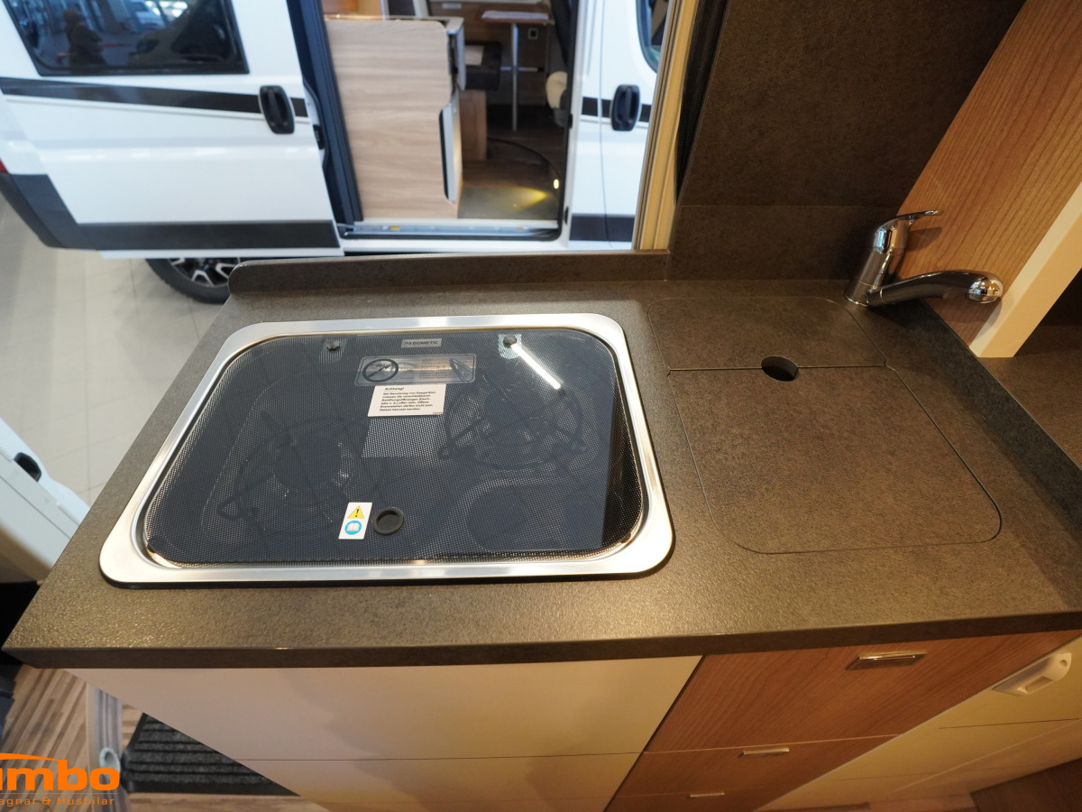 Malibu 640 LE RB first classtwo rooms Solcell Takfläkt, bild 8 av 19