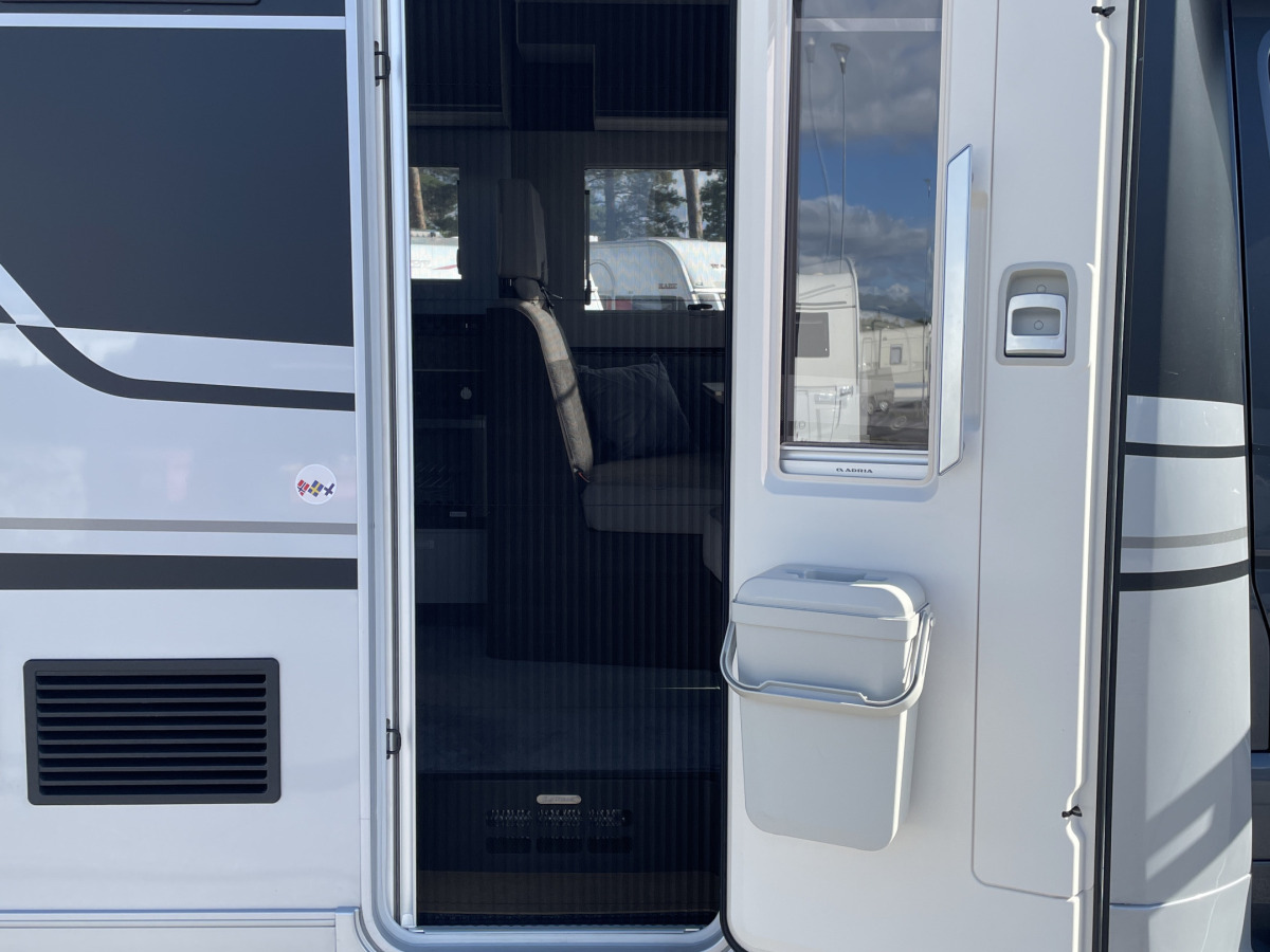 Adria MATRIX MB 670SL MERCEDES CHASSI 4ST PASS. UGN, bild 7 av 31