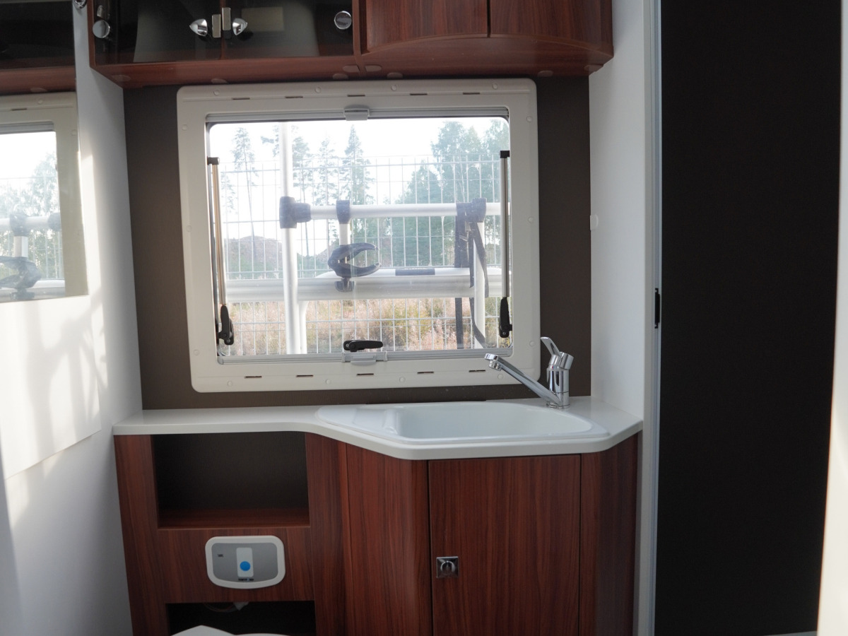 Adria CORAL S 670 SLT, bild 13 av 17