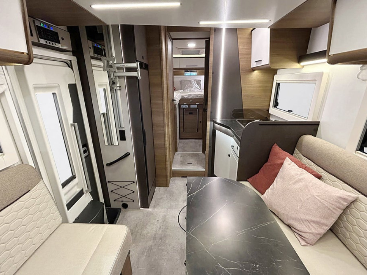 Benimar TESSORO 468 Face-To-Face LÅNGBÄDDAR 165hk AUTOMAT Taksäng, bild 10 av 42